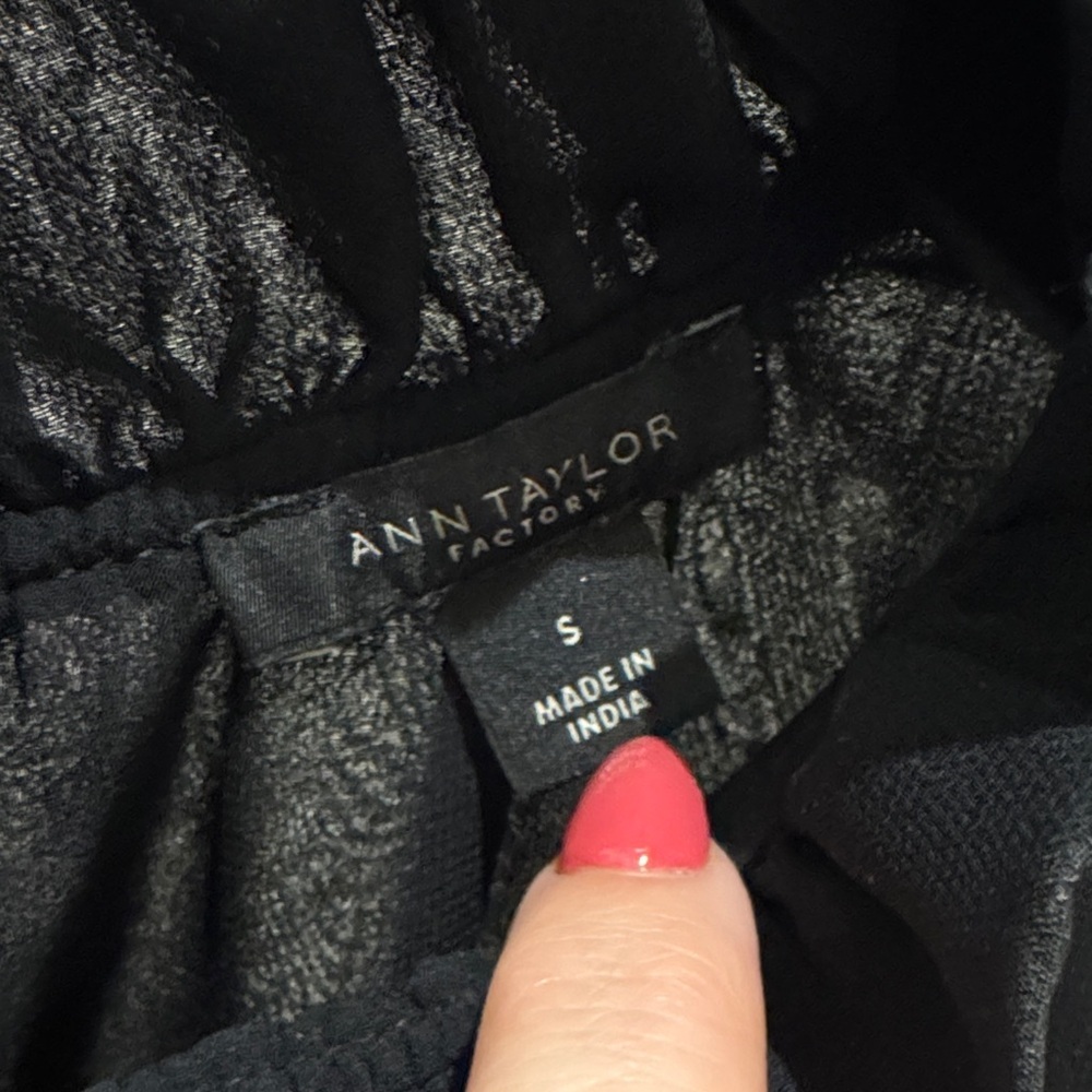 Ann Taylor Factory Black Ruffle Mock Neck Sleeveless Camisole - Picture 2 of 4